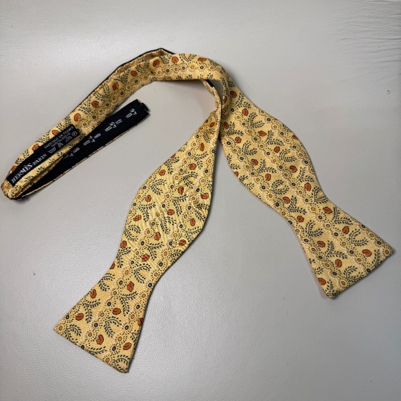 Hermes 100% Silk Floral Bowtie - Picture 1 of 7